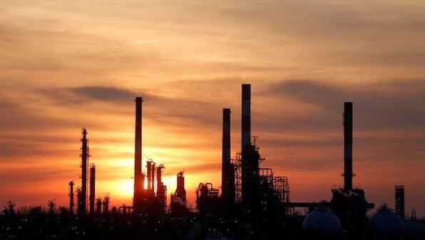 Oil eases as focus shifts from Iran tensions to U.S. crude build