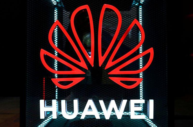 Trump administration moves toward blocking more sales to Huaweisources