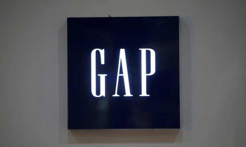 Gap splitting best sale into two companies