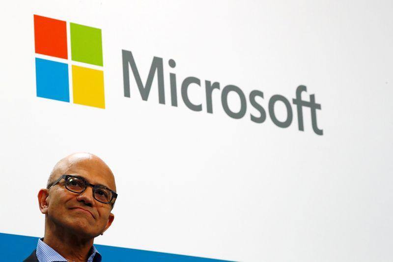 Microsoft cloud revenue reaccelerates, sending profit above Street estimates