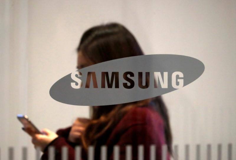 Samsung Electronics says fourth-quarter profit slumped 34%, flags gradual chip recovery