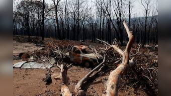 Heatwave threatens to stoke Australia's deadly bushfires despite containment efforts