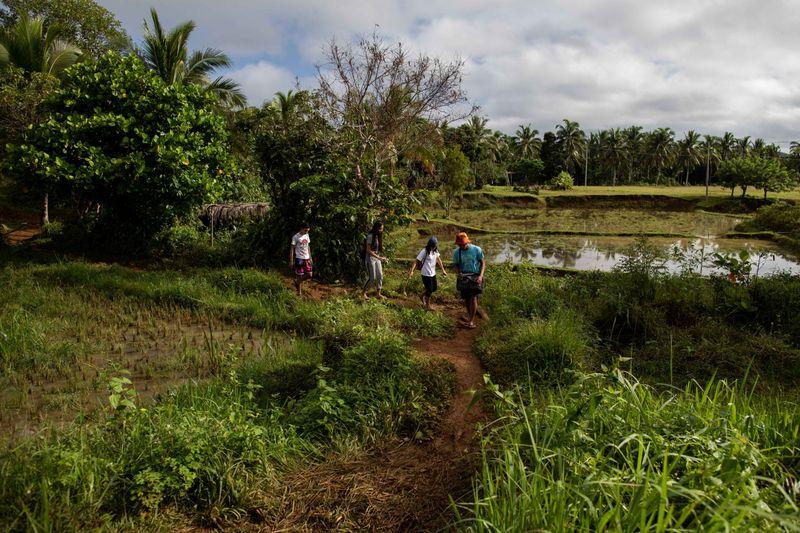 Scaling roofs and mountains, Philippine students battle to take online classes Scaling roofs and mountains, Philippine students battle to take online classes