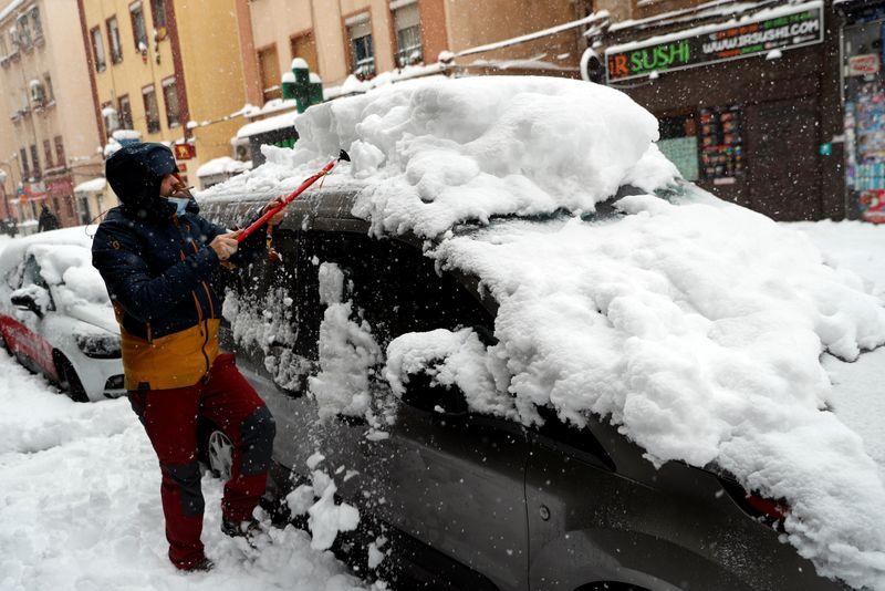Spain paralysed by snowstorm sends out vaccine food convoys