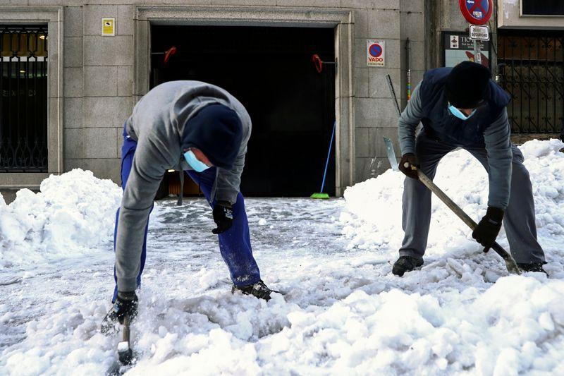 Snowstruck Madrid struggles with cleanup as severe frost grips Spain