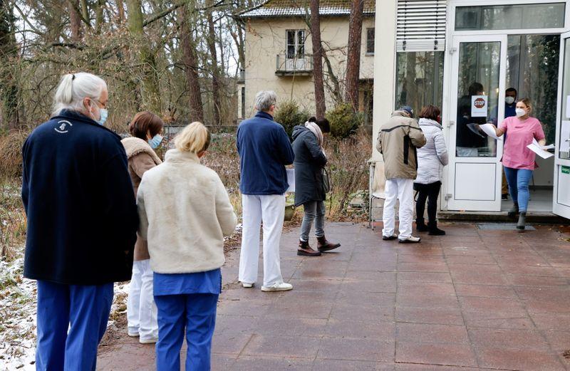 Record daily German COVID deaths spark Merkel 'mega-lockdown' plan - Bild Record daily German COVID deaths spark Merkel 'mega-lockdown' plan - Bild