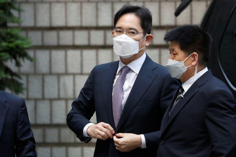 Heir to South Koreas Samsung faces day of reckoning after four years of graft trial