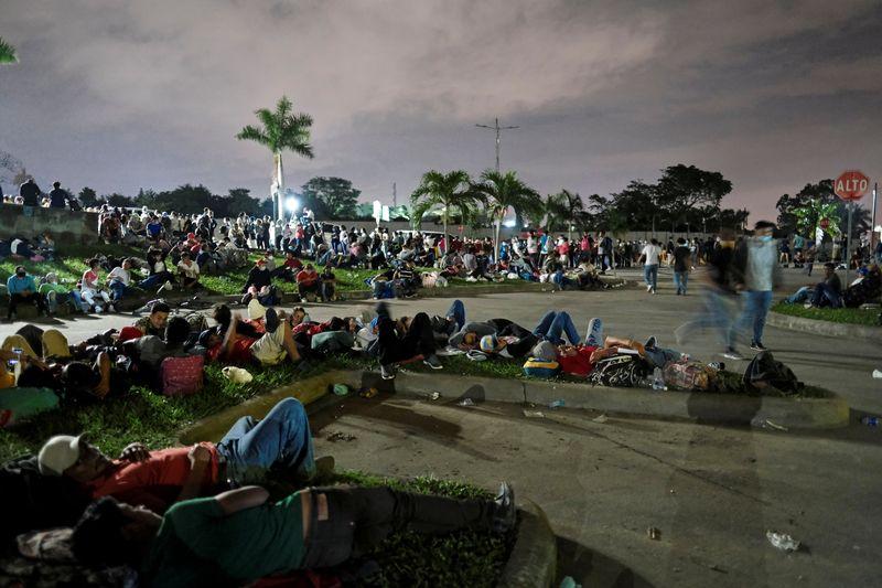 Guatemala detains hundreds of migrants at border as USbound caravan grows