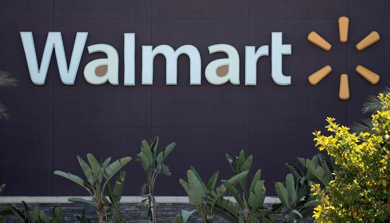 Walmart head of US online business to step down