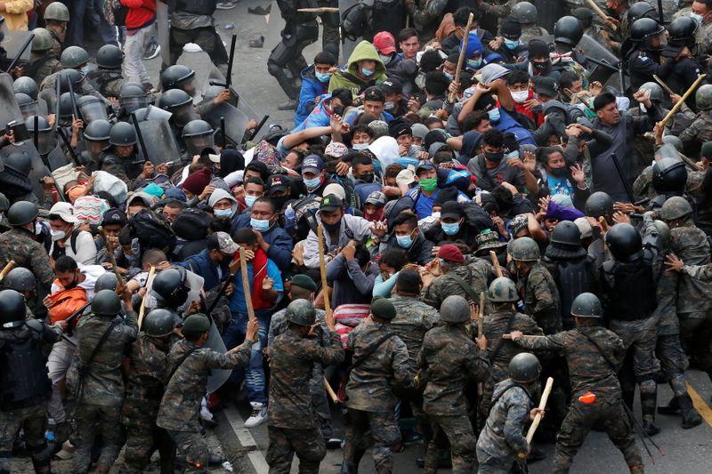Guatemalan forces clash with major USbound migrant caravan