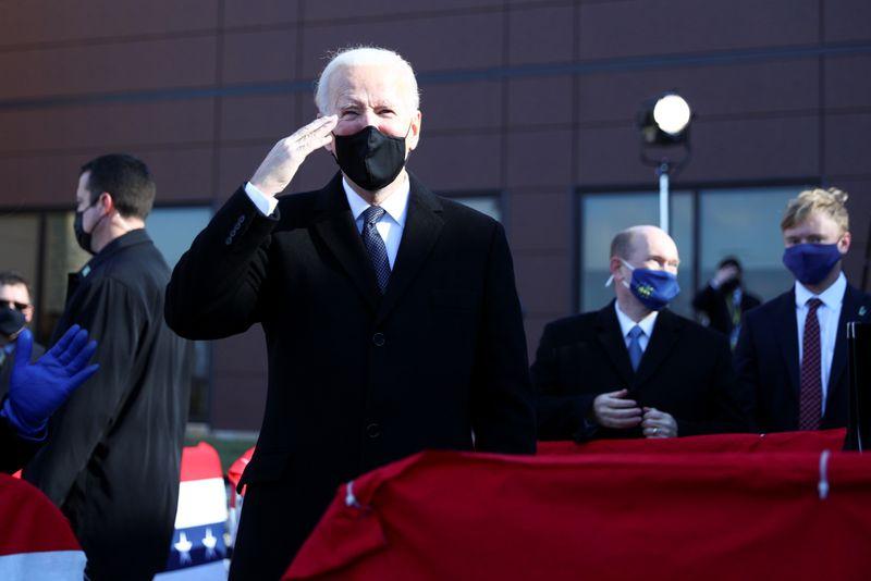 An emotional Biden bids farewell to Delaware on his way to White House
