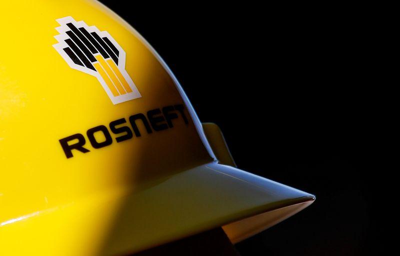 Exclusive Rosneft seeks to tempt trading houses into Arctic oil project sources say