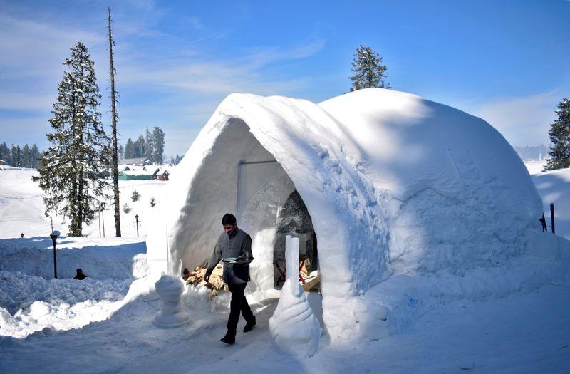 Kashmir hotel lures tourists with igloo cafe Kashmir hotel lures tourists with igloo cafe