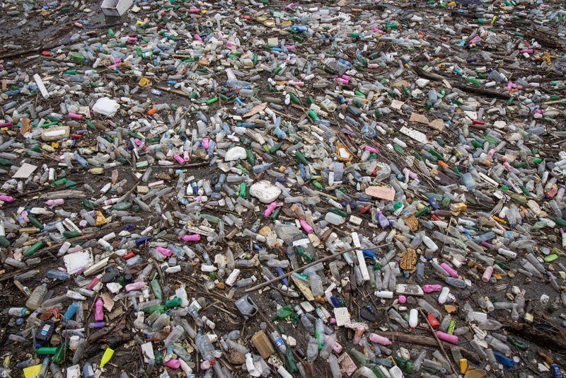 Serbia starts to clean up garbagefilled lake