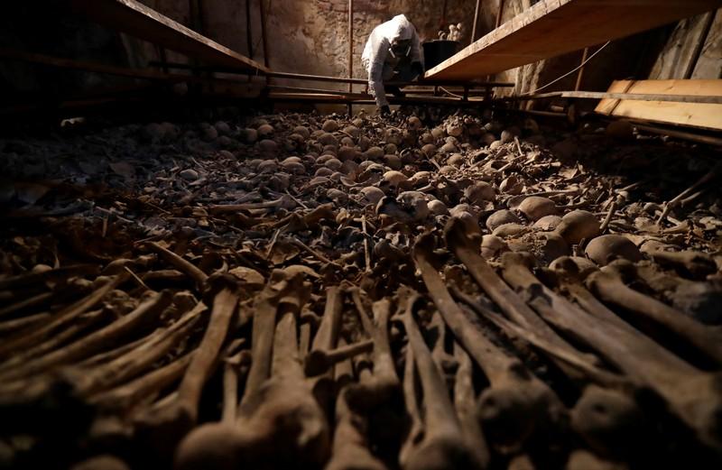 Czechs clean thousands of human bones in ossuary renovation
