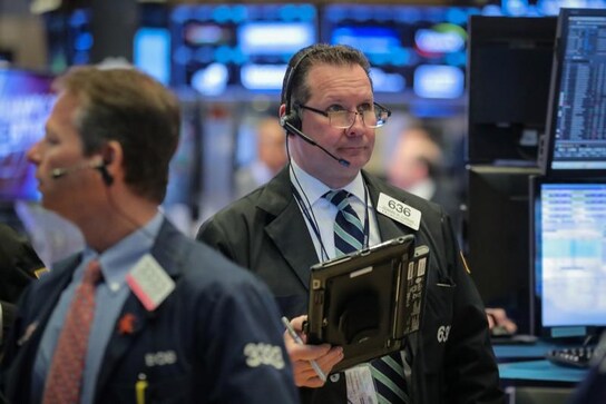 Global Markets: U.S. stocks sag on poor economic outlook; oil, gold slip Global Markets: U.S. stocks sag on poor economic outlook; oil, gold slip