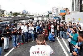 Venezuela S Maduro Threatens Border Closure To Block Humanitarian Aid World News Firstpost