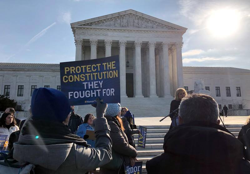 U.S. top court sympathetic toward Maryland cross in major religion case