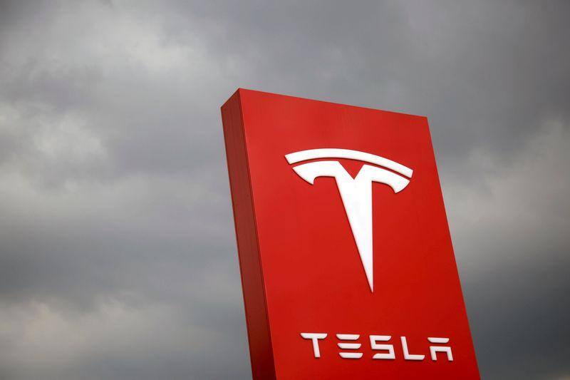 Tesla can get support for German factory - Economy Minister