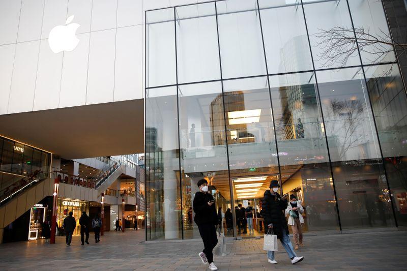 Coronavirus threatens Apple supply chain, sales; shares drop