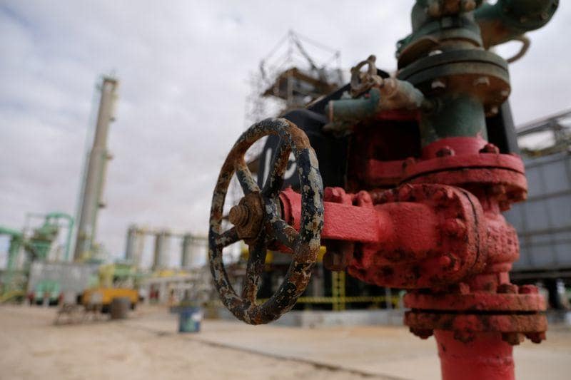 Oil sinks 4 on demand concerns as coronavirus spreads