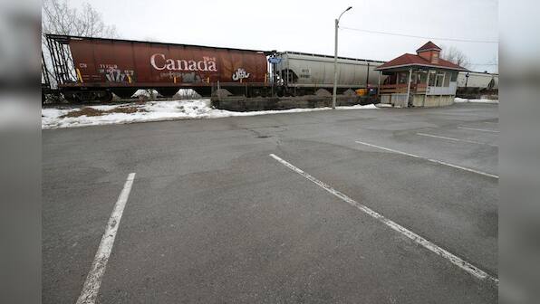 Canada hit by new rail, road barricades following arrests of indigenous protesters