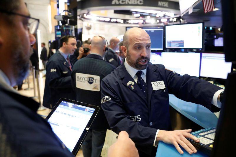 Wall St. falls more slowly as investors parse coronavirus fears Wall St. falls more slowly as investors parse coronavirus fears