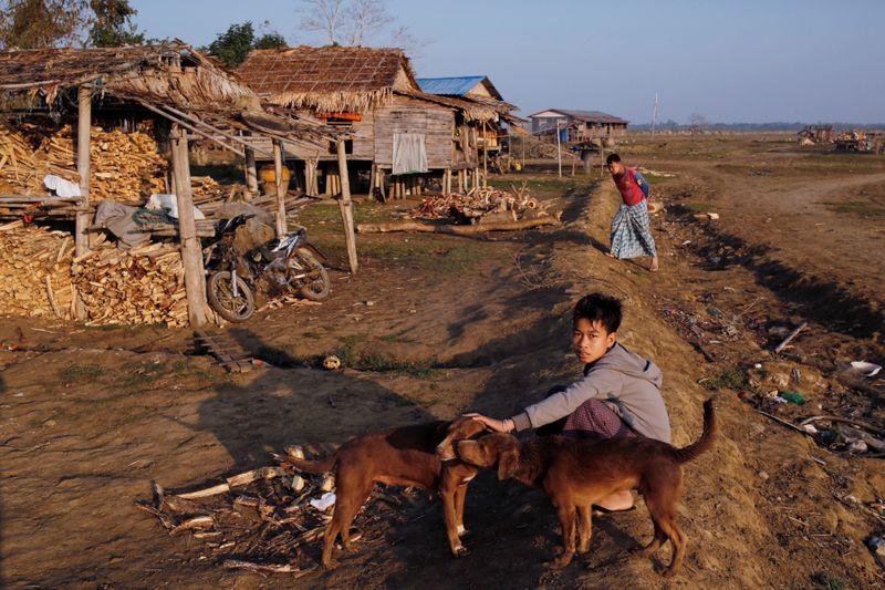 Rising sea levels put Myanmars villages on frontline of climate change