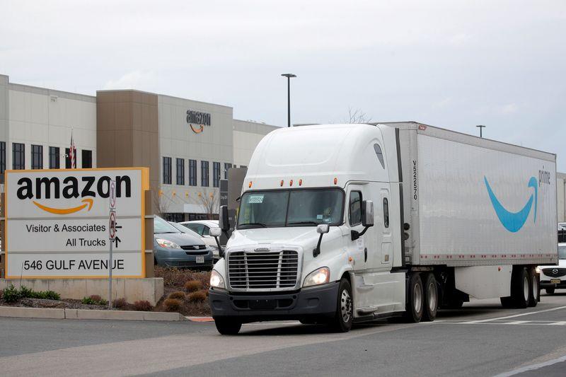 ExclusiveAmazon orders hundreds of trucks that run on natural gas