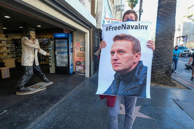 Navalny ally urges Russians to light candles in Valentines Day protest