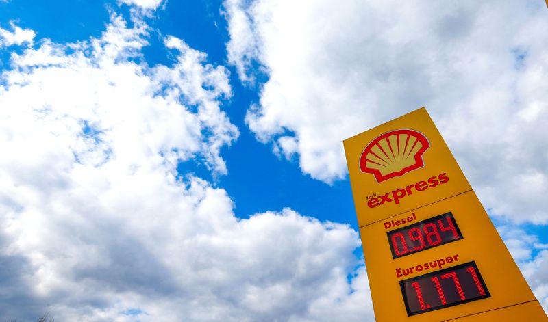 With oil past peak Shell vows to eliminate carbon by 2050
