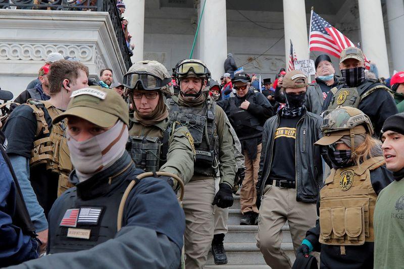 Oath Keepers militia was ready on Jan 6 to act on Trumps orders prosecutors say