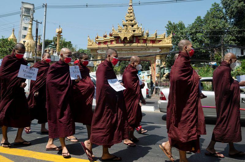 Myanmar monks on the march call for end to military rule