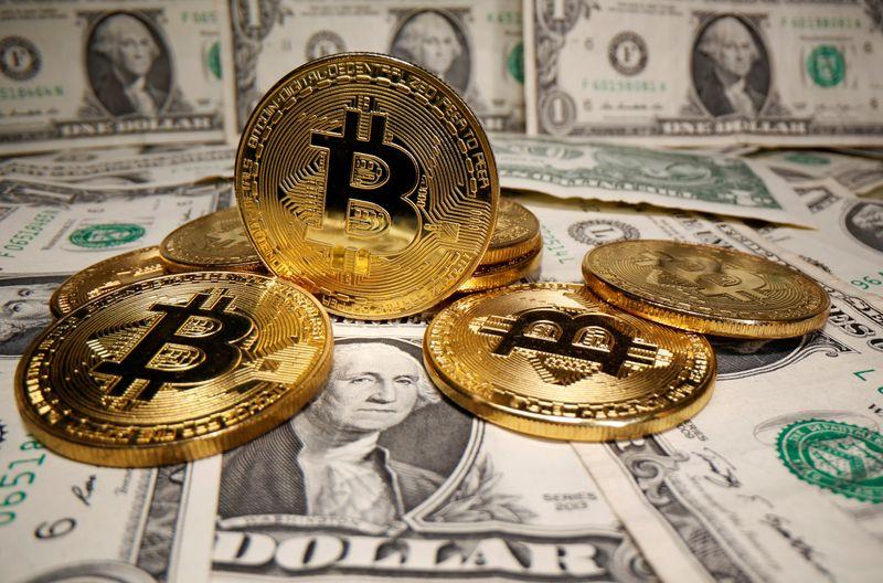Dollar snaps twoday winning streak bitcoin hovers near record highs