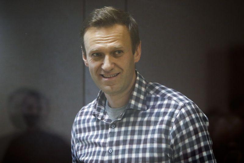 Kremlin critic Alexei Navalny loses jail appeal is fined for slander