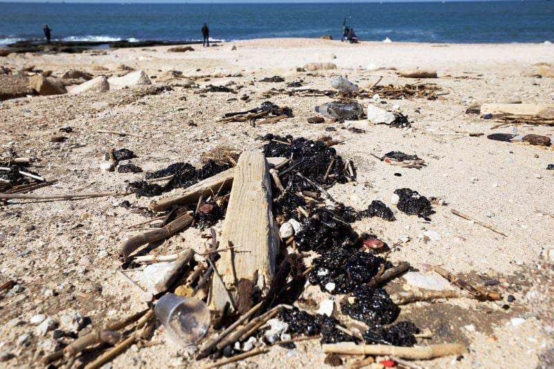 Israels beaches blackened by tar after offshore oil spill