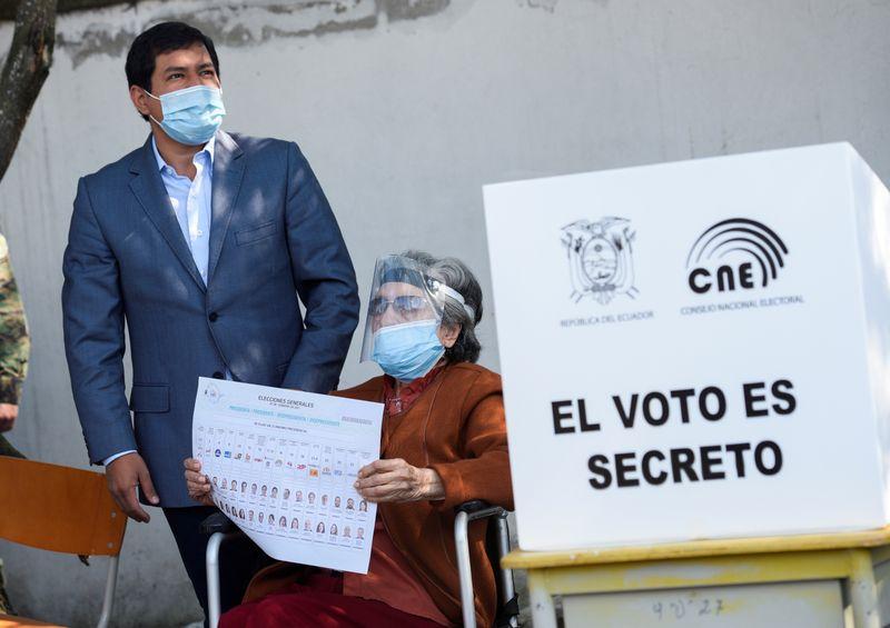 Ecuadors Lasso advances to presidential runoff Perez disputes results