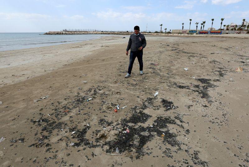 Oil spill off Israel reaches south Lebanese beaches