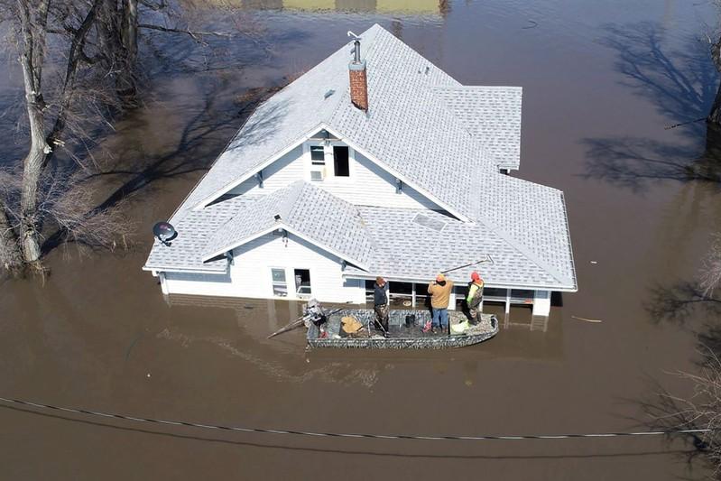 Record floods inundate US Midwestern states as Pence arrives