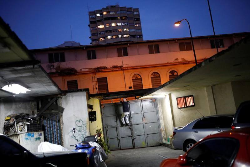 Wider Image: Water is now gold for desperate Venezuelans