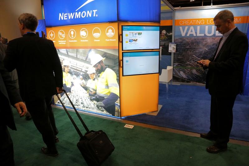 Newmont offers special dividend to investors to back Goldcorp deal