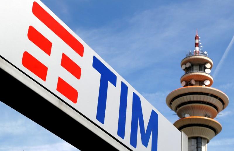 Vivendi drops bid for Telecom Italia board reshuffle in first sign of truce
