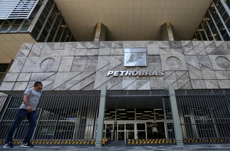 Brazils Petrobras restricts rivals in sale of LPG gas unit
