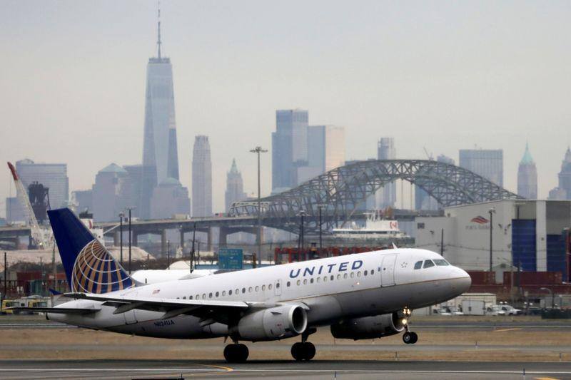 United Airlines, JetBlue cut flights, spending as coronavirus hits