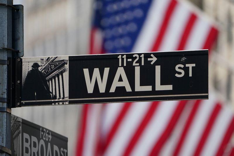 Wall Street advances as stimulus hopes calm recession fears