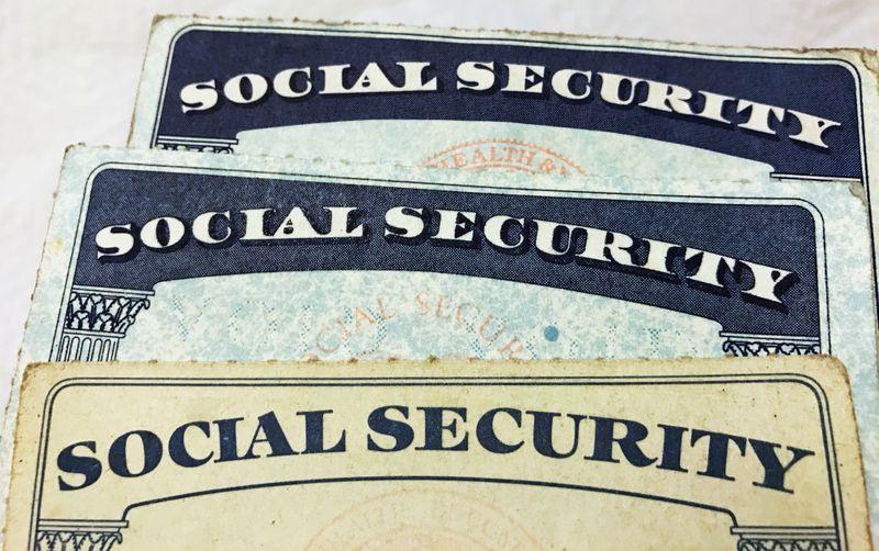 Trumps radical plan to waive payroll tax would punch hole in Social Security Medicare budgets