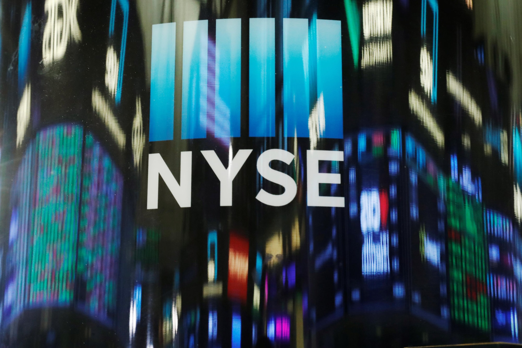 Wall Street extends recent selloff Dow erases Trumpbump