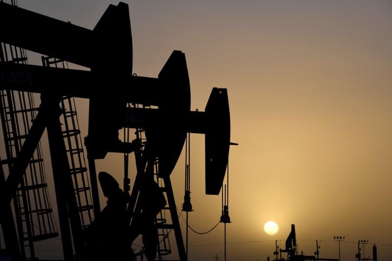 US oil reverses losses posts largest oneday gain on record