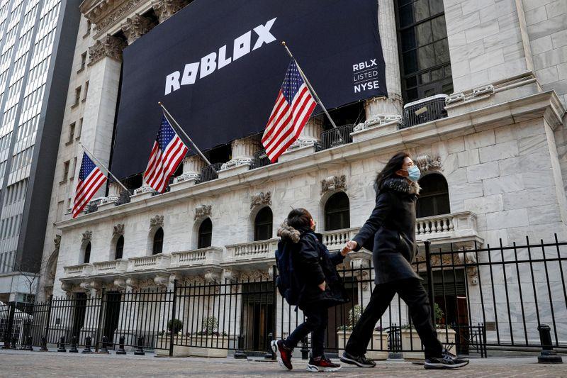 Roblox Gains Steam After Market Debut As Cathie Wood S Ark Picks Up Shares Business News Firstpost - roblox uk flag id