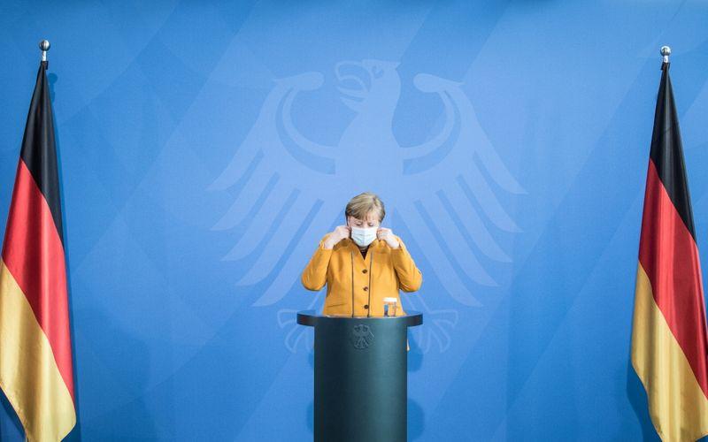 Support for Merkels party falls further in poll Greens closing in